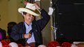 El presidente electo de Perú, Pedro Castillo, gesticula durante una celebración en la sede de Perú Libre, luego de la ceremonia en la que recibió sus cartas credenciales para el período 2021-2026 en Lima, el 23 de julio de 2021. Castillo dijo que copiará modelos extranjeros. e insistió en que no es chavista ni comunista. Castillo prestará juramento el 28 de julio durante una ceremonia tradicional en el Congreso. El presidente electo de Perú, Pedro Castillo, gesticula durante una celebración en la sede de Perú Libre, luego de la ceremonia en la que recibió sus cartas credenciales para el período 2021-2026 en Lima, el 23 de julio de 2021. Castillo dijo que copiará modelos extranjeros. e insistió en que no es chavista ni comunista. Castillo prestará juramento el 28 de julio durante una ceremonia tradicional en el Congreso.