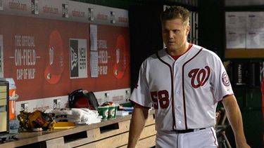 Papelbon agredió a Bryce Harper. (CORTESÍA)