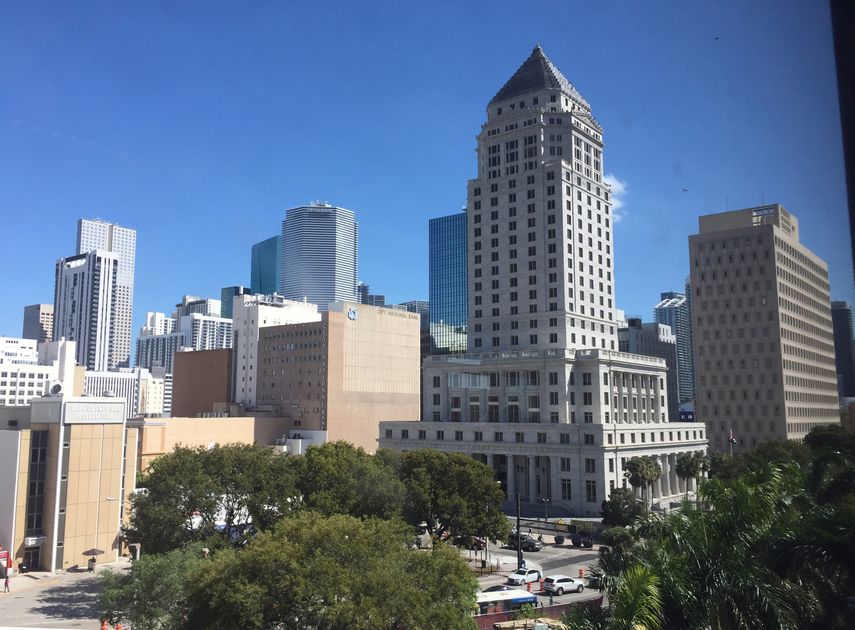 Foro panorámica de la actual Corte civil, localizada en el downtown de Miami, edificio llamado Cielito Lindo