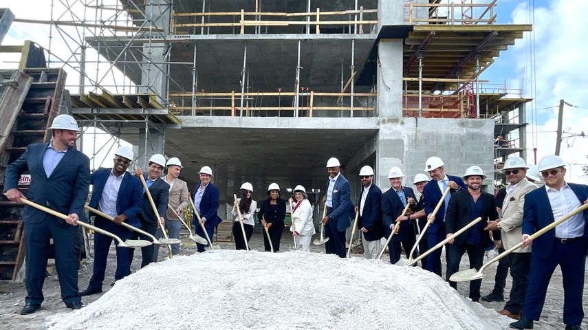 Daniella Levine Cava, alcaldesa de Miami-Dade, inaugura construcción de Oasis at Aventura&nbsp;