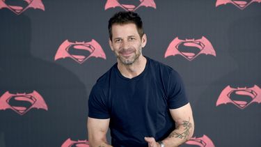 En esta foto de archivo tomada el 19 de marzo de 2016, el director de cine, productor y guionista estadounidense Zack Snyder posa para los fotógrafos durante un photocall de la nueva película Batman v Superman: El origen de la justicia en el hotel St. Regis de la Ciudad de México.&nbsp;