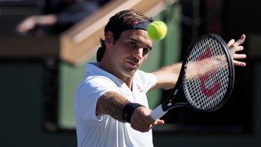 Federer, de 37 años, se medirá este viernes al polaco Hubert Hurkacz, un duelo inédito hasta ahora. Hurkacz viene de imponerse al canadiense Denis Shapovalov por 7-6(3), 2-6 y 6-3.