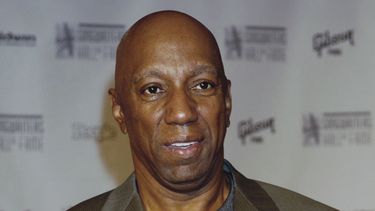 El cantante Barrett Strong llega a la ceremonia de inducción de la 35 edición anual del Salón de la Fama de la Academia Nacional de Compositores, el 10 de junio de 2004, en Nueva York.