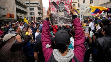Simpatizantes del presidente colombiano, Gustavo Petro, se reúnen en un acto de protesta para reclamar la elección de una nueva fiscal general afuera de la Corte Suprema de Justicia en Bogotá, Colombia, el jueves 8 de febrero de 2024.