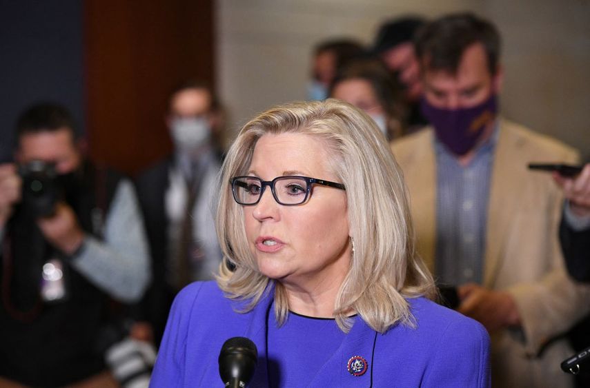 La representante de los Estados Unidos, Liz Cheney, republicana de Wyoming, habla con la prensa en el Capitolio de los Estados Unidos en Washington, DC, el 12 de mayo de 2021.&nbsp;