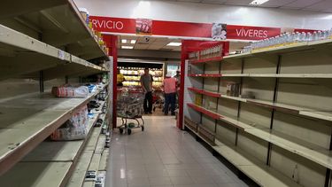 Crisis de abastecimiento de alimentos en un supermercado en la ciudad de Caracas, Venezuela. Enero de 2018.