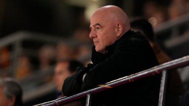 En foto del miércoles 16 de agosto del 2023, el presidente de la FIFA, Gianni Infantino, observa el encuentro entre Inglaterra y Australia de las semifinales de la Copa Mundial femenina.