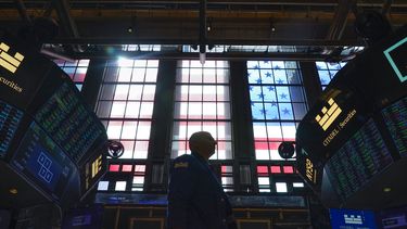 Imagen al trasluz de uno de los pisos de la Bolsa de Nueva York.