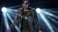 R. Kelly durante su actuación en los Premios BET en Los Ángeles el 30 de junio de 2013.