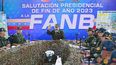 Esta fotografía publicada por la Presidencia venezolana muestra al dictador Nicolás Maduro (centro), pronunciando un discurso junto al ministro de Defensa venezolano, Vladimir Padrino López (izq.), durante una reunión con miembros de la Fuerza Armada Nacional Bolivariana (FANB) en Caracas, el 28 de diciembre de 2023. Esta fotografía publicada por la Presidencia venezolana muestra al dictador Nicolás Maduro (centro), pronunciando un discurso junto al ministro de Defensa venezolano, Vladimir Padrino López (izq.), durante una reunión con miembros de la Fuerza Armada Nacional Bolivariana (FANB) en Caracas, el 28 de diciembre de 2023.