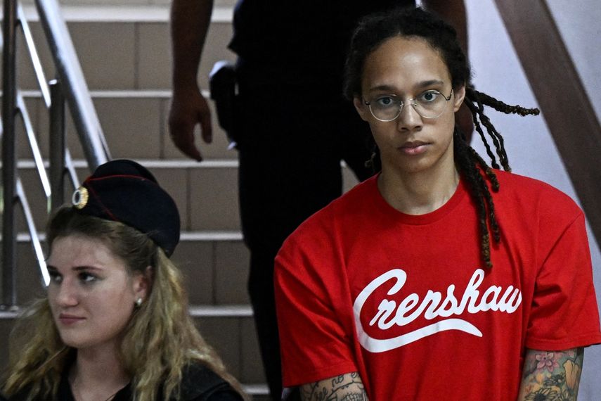 La basquetbolista de EEUU Brittney Griner ingresa a la corte en Khimki, Rusia, para su juicio, el jueves 7 de julio de 2022.&nbsp;