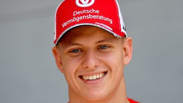 Mick Schumacher, hijo del siete veces campeón del mundo Michael Schumacher, conducirá en la Fórmula Uno por primera vez con Haas la próxima temporada, anunció el equipo el 2 de diciembre de 2020, dejando a su nuevo recluta explotando emocionalmente ante la realización de un sueño. &nbsp; &nbsp;