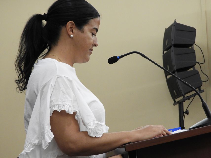 Gisel Alfonso, madre de una de las nadadoras adolescentes que practica en Milander.&nbsp;