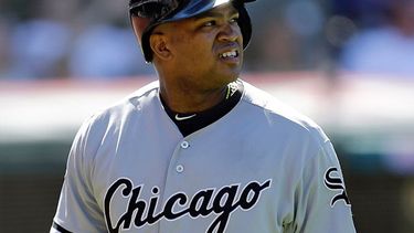 Dayán Viciedo busca una oportunidad con otro equipo en las Grandes Ligas (AP)