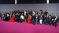Los ganadores del premio posan para fotografías después de la 38 ceremonia de los Premios Goya en Valladolid, el 10 de febrero de 2024.