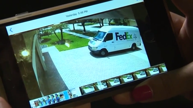 El video de vigilancia muestra que un conductor de FedEx se detuvo en la casa de Lourdes Amador, en Cooper City, no bajó del automóvil y se alejó.&nbsp;