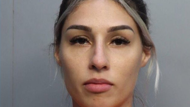 Arrestan a mujer por venta de carteles para discapacitados