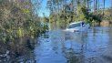 Un auto sumergido en una inundación, el viernes 30 de septiembre de 2022, en North Port, Florida.  