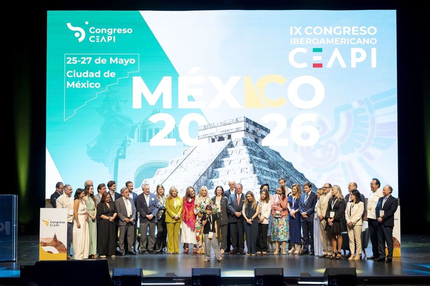 Empresarios españoles y mexicanos despiden el VIII Congreso Iberoamericano en Sevilla (2025), dando paso a la IX edición, que se celebrará en Ciudad de México (2026)