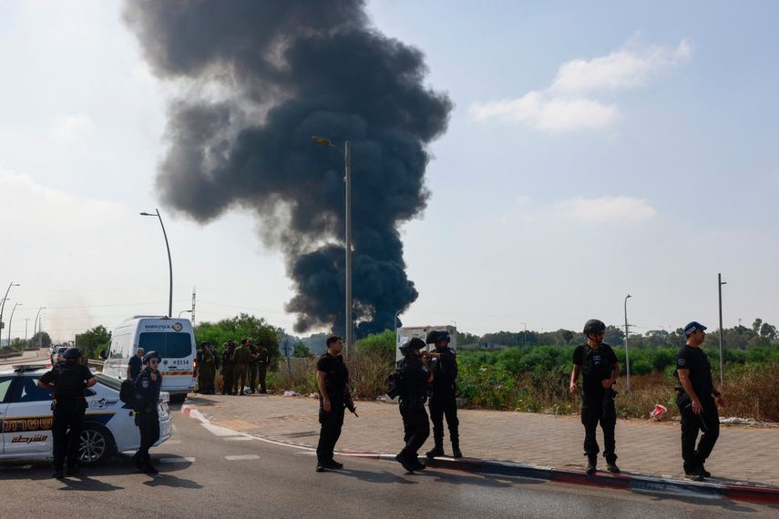 Israel impactada por misiles de Irán, en un fuego cruzado