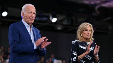 Joe Biden y su esposa Jill Biden durante un evento de campaña en Raleigh, Carolina del Norte, el 28 de junio de 2024.&nbsp;