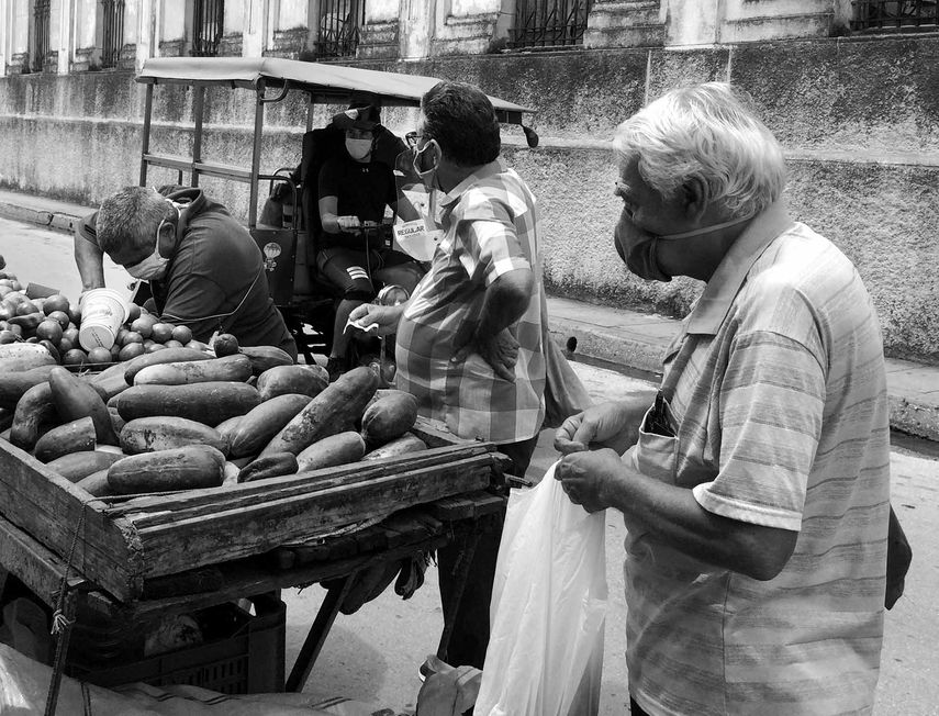Ser viejo en Cuba: Muchas veces me quedo sin almorzar, reportaje y fotos de&nbsp;Laura Rodríguez Fuentes.