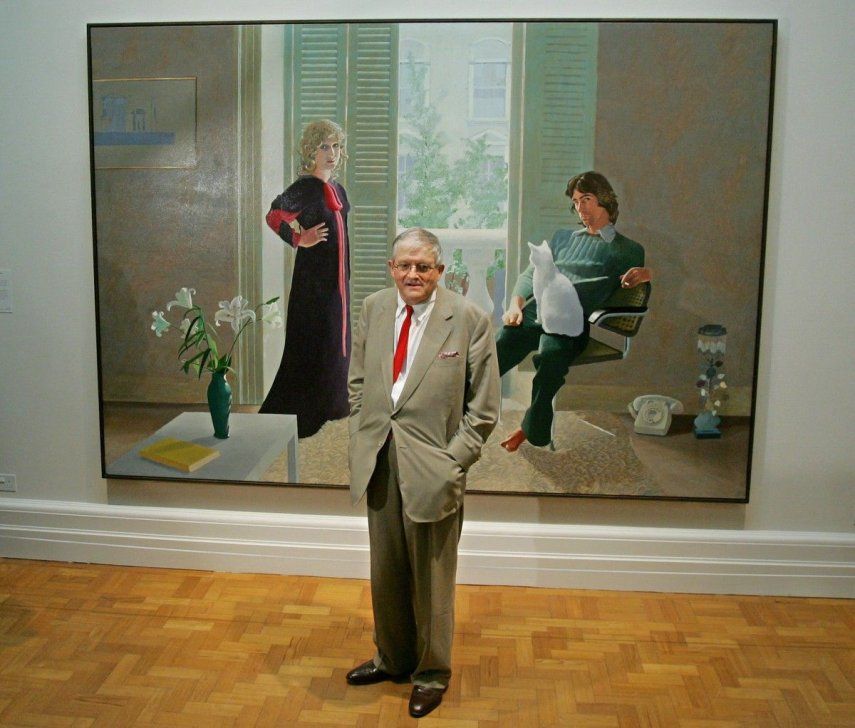 El artista británico David Hockney posa enfrente de Mr and Mrs Clark and Percy (1970), una de sus obras más emblemáticas.&nbsp;