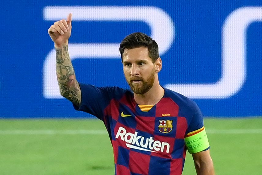 Lionel Messi, capitán del Barcelona, anota en Champions en el partido de ida contra el Napoli.