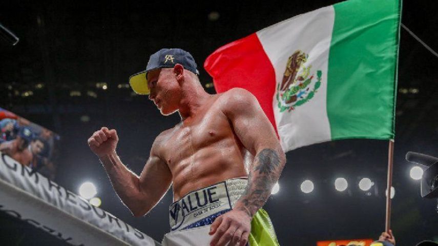 Canelo Álvarez vence a Callum Smith y conquista títulos de peso supermediano
