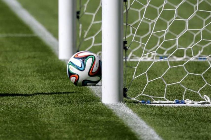 El organismo del fútbol europeo espera anunciar el viernes la aplicación de esta herramienta. (ARCHIVO)
