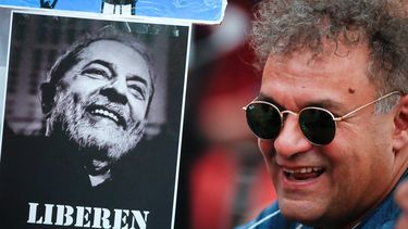 Militantes se expresan pidiendo la libertad del expresidente de Brasil Luiz Inácio&nbsp;Lula&nbsp;Da Silva.