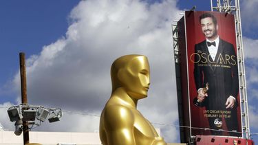 La entrega de las estatuillas, todavía sin el nombre de Óscar pero ya con una forma muy parecida a la actual, se realizó como parte de una cena de la Academia.