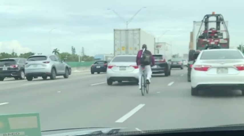 El ciclista se desplazaba por la autopista I-95.&nbsp;