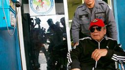 Noriega asiste a audiencia en un tribunal.