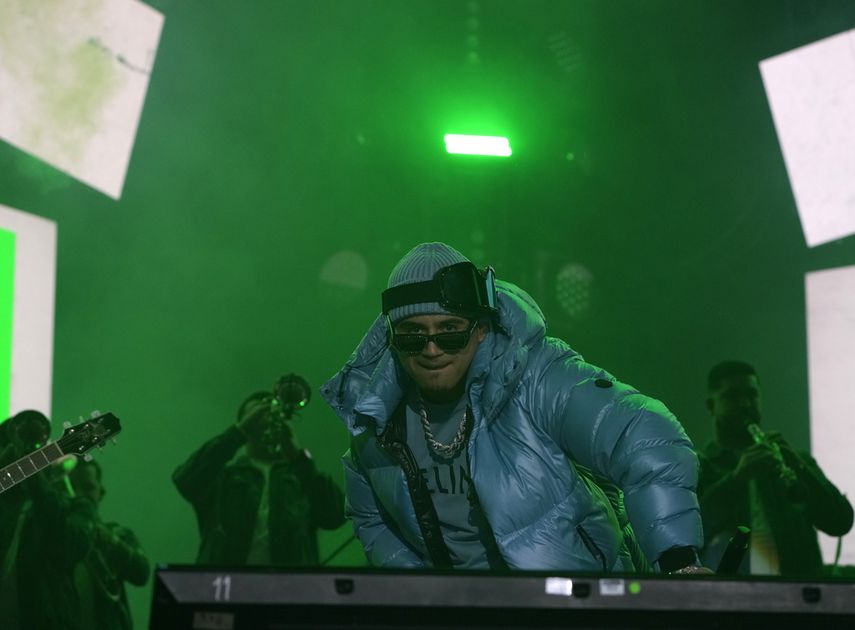 La agrupación Fuerza Regida durante su concierto en el primer día del festival Arre en la Ciudad de México el 9 de septiembre de 2023.&nbsp;