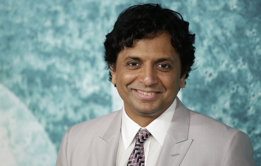 En esta foto de archivo tomada el 19 de julio de 2021, el cineasta estadounidense M. Night Shyamalan asiste al estreno de Old en Nueva York en el Jazz at Lincoln Center de la ciudad de Nueva York.