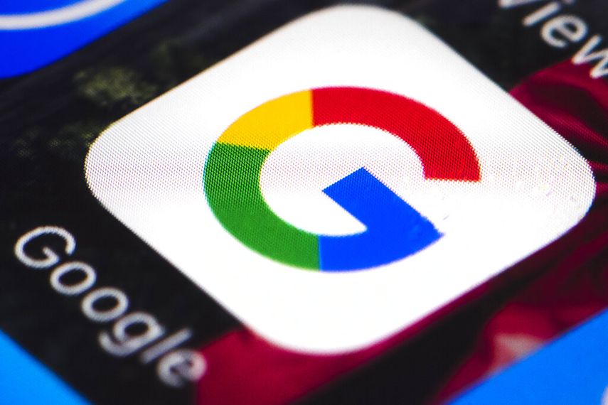 El logo de Google es visto en un celular en Filadelfia.