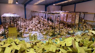 Vista del interior de un almac&eacute;n en&nbsp;Santiago de Compostela, Galicia, Espa&ntilde;a, donde se detect&oacute; el robo de dos millones de mascarillas el 6 de abril de 2020.