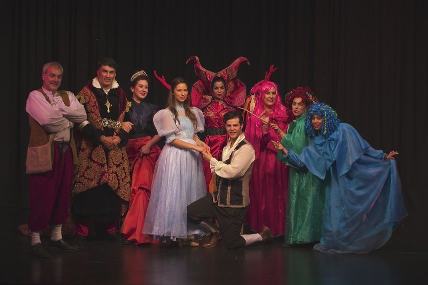 El elenco de Malévola y la Bella Durmiente. (LUIS LEONEL LEÓN)