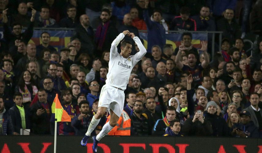 Tras la ola de insultos, Cristiano celebró el gol de la victoria frente a la afición del Barcelona. (EFE)