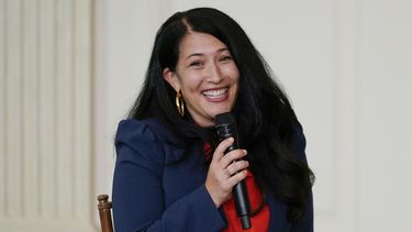 Ada Limón, la 24 poeta laureada de Estados Unidos, habla durante un evento para la generación 2022 de Poetas Estudiantes Nacionales en la Casa Blanca en Washington el jueves 27 de septiembre de 2022.