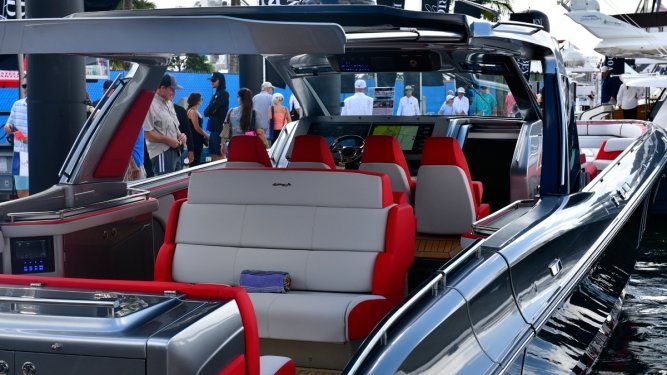 Los espectáculos y exhibiciones de botes suelen convocar a una gran cantidad de seguidores en la ciudad de Miami.