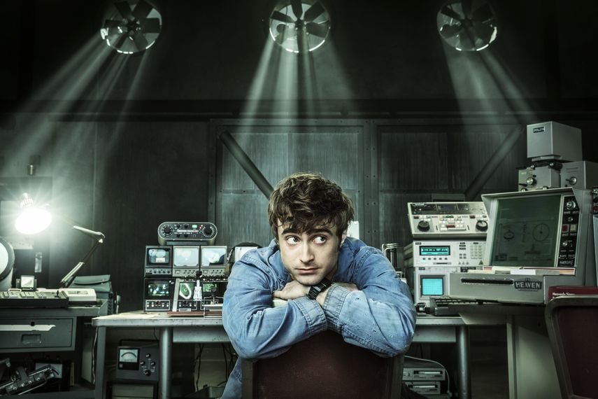 Radcliffe (Londres, 1989) protagoniza junto a Steve Buscemi y Geraldine Viswanathan Miracle Workers, una sorprendente comedia de humor absurdo y satírico sobre la religión y el sentido de la vida.