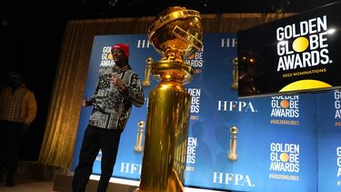 Snoop Dogg posa tras anunciar las nominaciones a la 79a entrega anual de los Globos de Oro, el lunes 13 de diciembre de 2021 en el hotel Beverly Hilton, en Beverly Hills, California. La ceremonia de premios será el domingo 9 de enero de 2022.