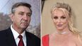 En esta combinación de fotos, Jamie Spears, padre de la cantante Britney Spears, sale del juzgado de Stanley Mosk el 24 de octubre de 2012 en Los Ángeles, y Britney Spears llega al estreno de Once Upon a Time in Hollywood el 22 de julio de 2019 en Los Ángeles.&nbsp;