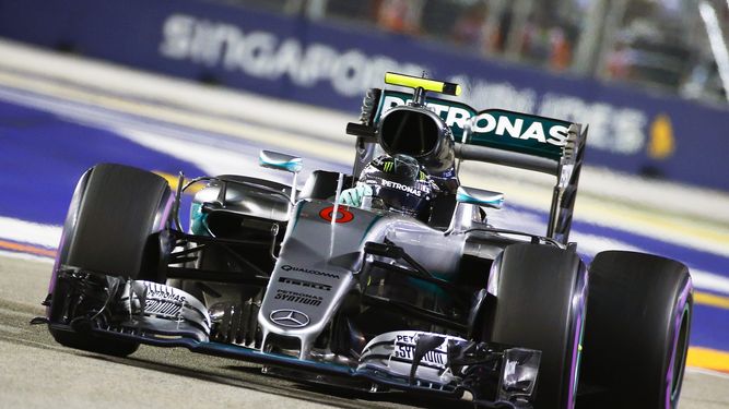 Rosberg marcó un registro de 1:42,584 minutos y saldrá primero en la competencia que se correrá el domingo en el circuito Marina Bay