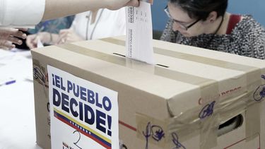 En la consulta convocada por la oposición, votaron más de siete millones de personas y en torno a un 98% se manifestó en contra de formación de la Constituyente que promueve Maduro.