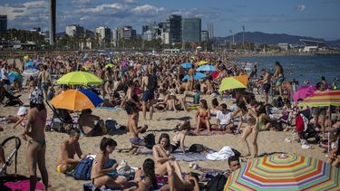Imagen de una playa en Baracelona este fin de semana. 