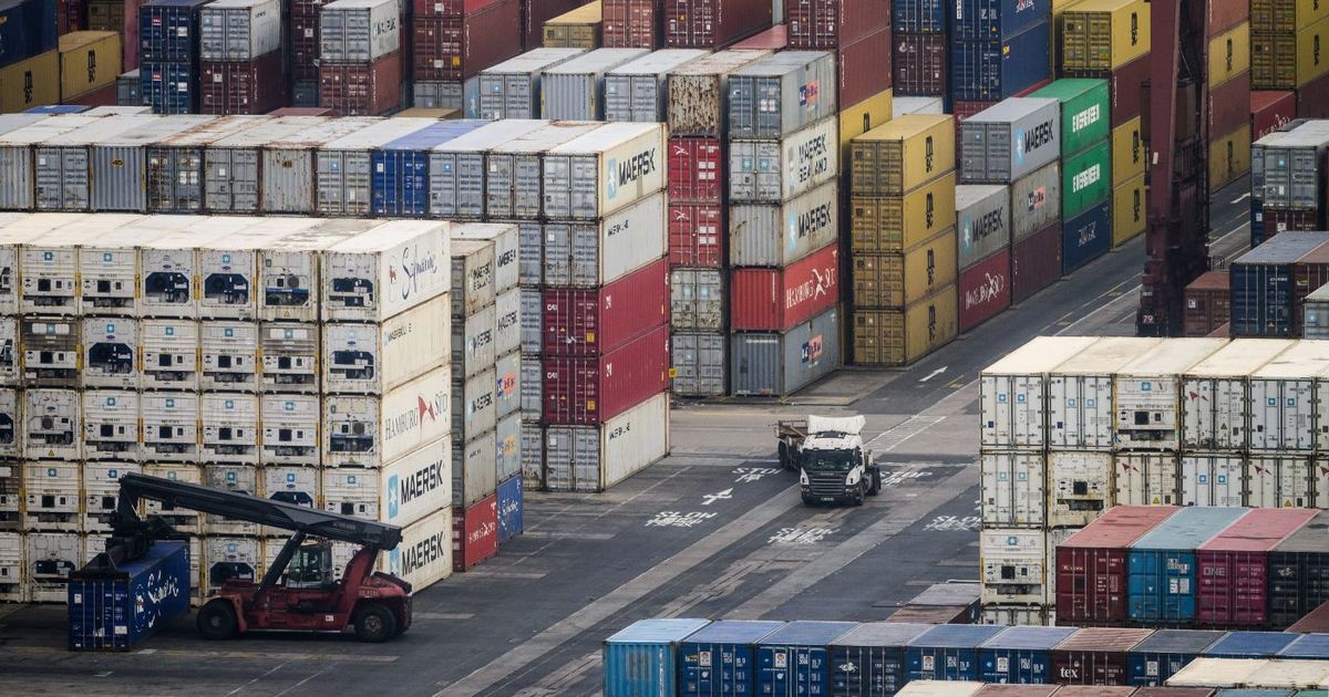 Trump advierte con altos aranceles a India por compra de petróleo a Rusia