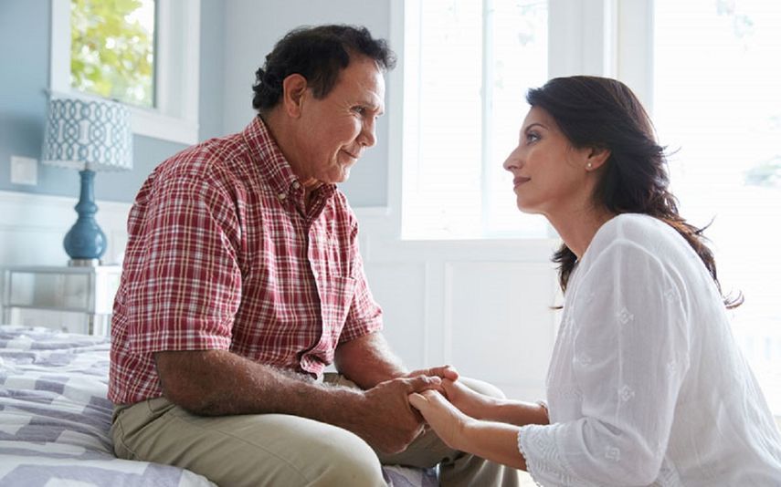 Algunas personas con Alzheimer mantienen su habilidad para conectarse con usted a un nivel emocional profundo casi hasta las últimas etapas de la enfermedad.&nbsp;
